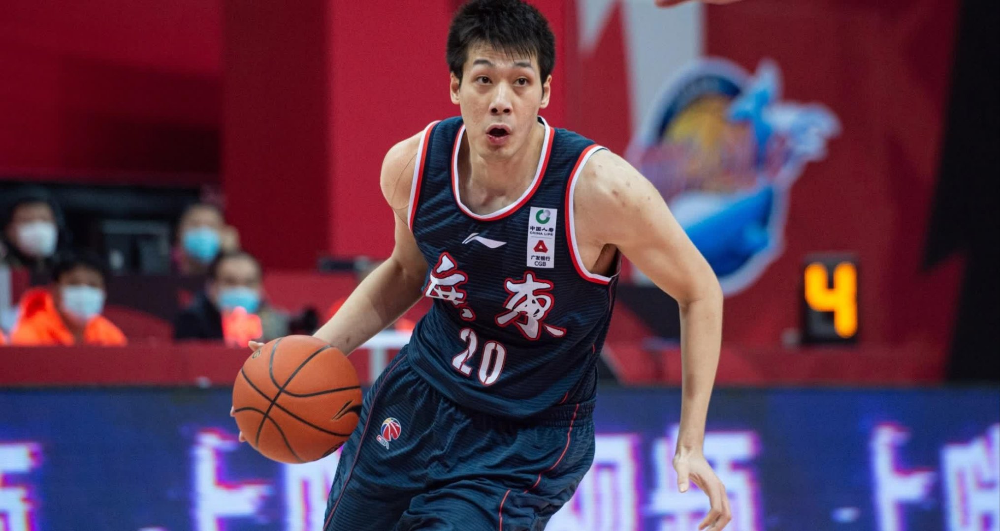 爱游戏-深圳男篮训练开放日，赛前单刀错失引欢呼，NBA常规赛在即，年轻球员得到机会的简单介绍