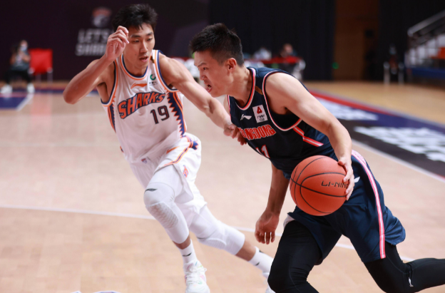 乐动体育登录入口-包含转折点！广东宏远防线松动；意大利杯今晚攻防权衡；悬念犹存；心理建设被强调的词条